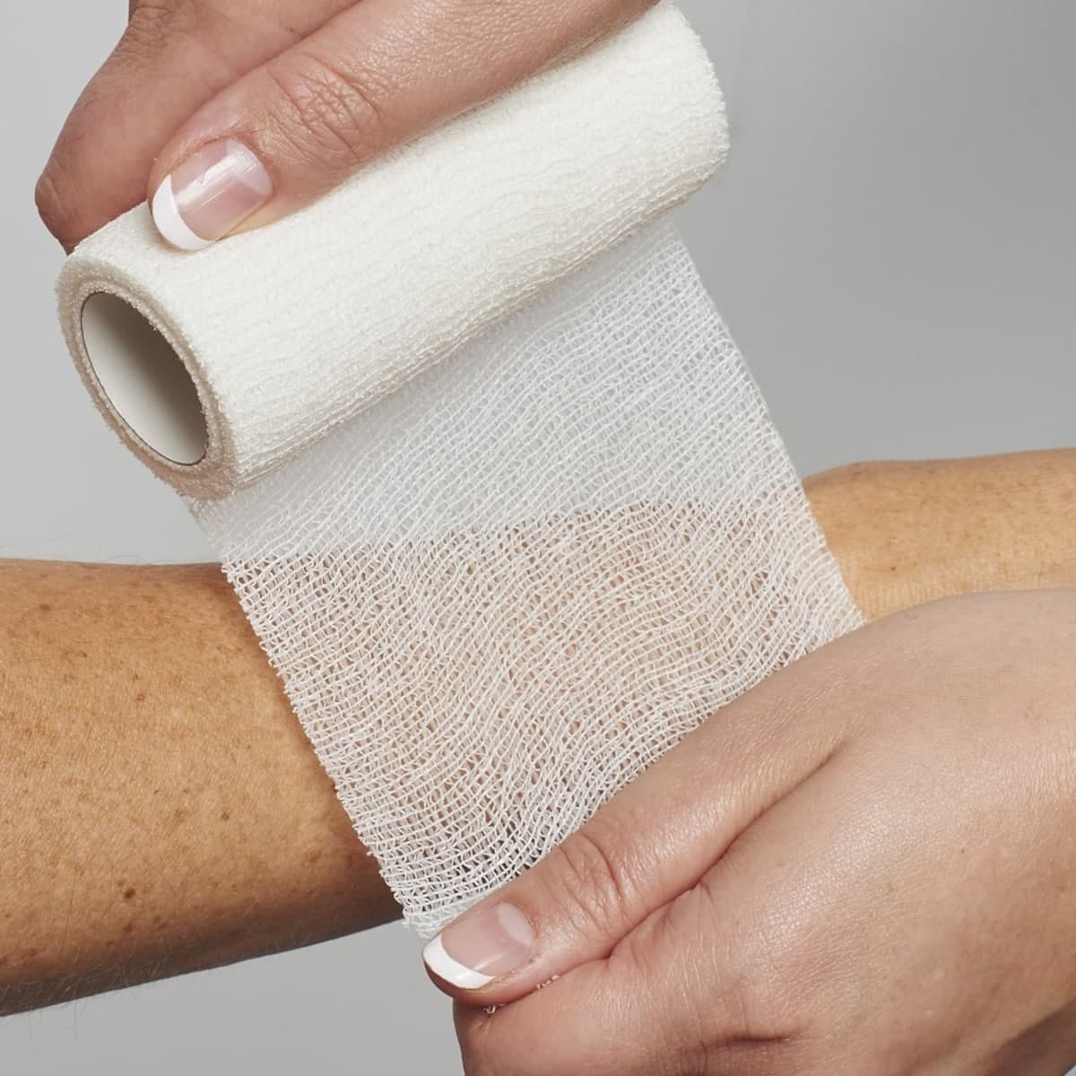 Thumbnail Primagauze Elastic Cohesive Bandage 2.5Cm X 2M 2 Rolls By Smith & Nephew