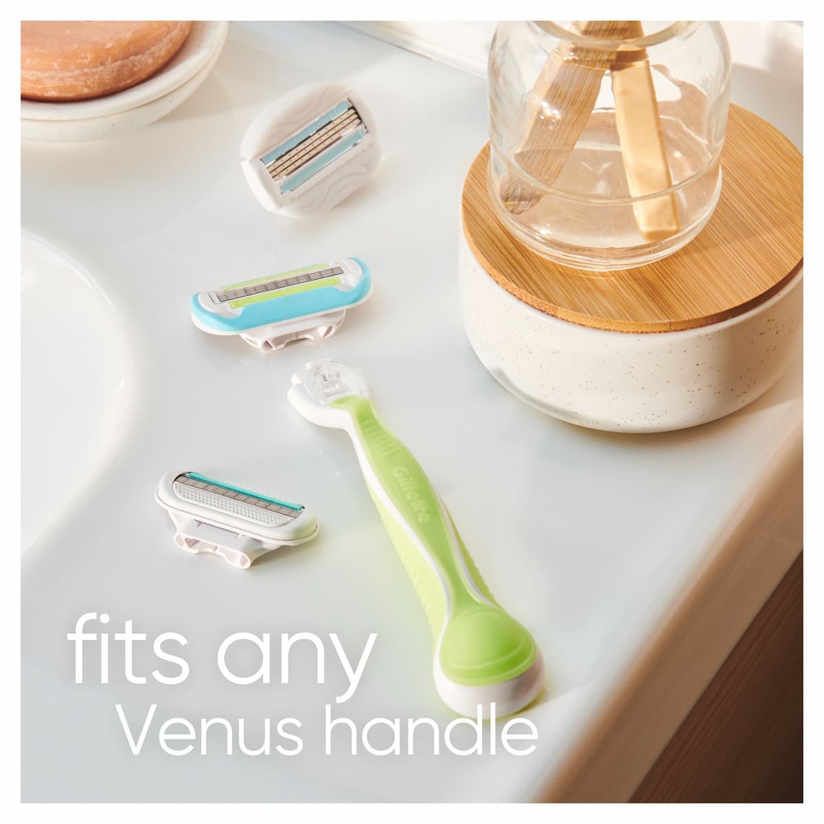 Thumbnail Gillette Venus Extra Smooth Razor + 2 Replacement Cartridges